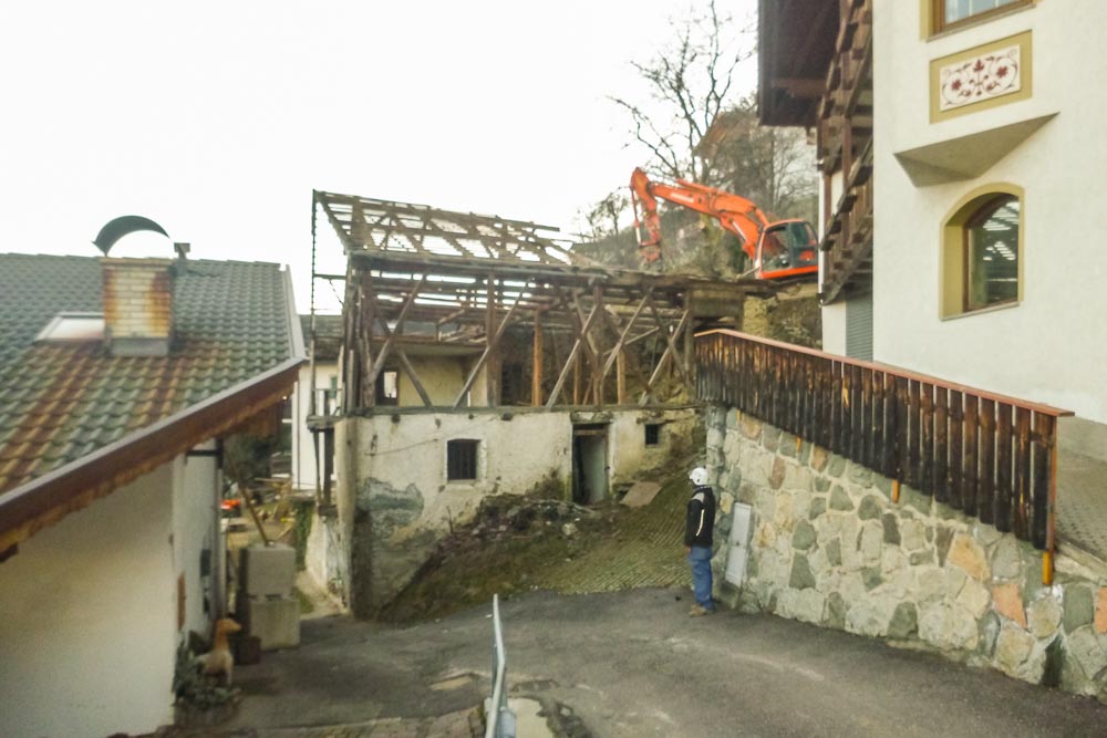 Tiefbau Hofer Baggerarbeiten Eisacktal Südtirol Abbruch
