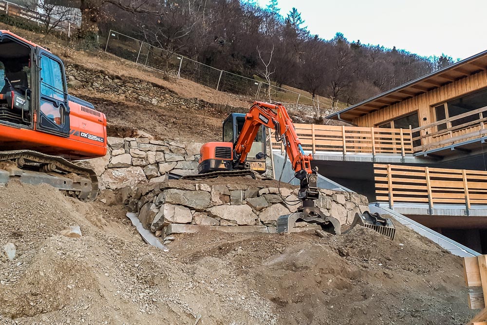 Tiefbau Hofer Baggerarbeiten Eisacktal Südtirol Außengestaltung