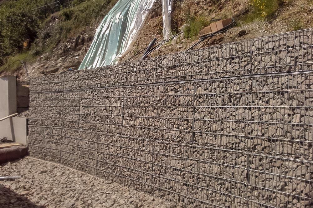 Tiefbau Hofer Baggerarbeiten Eisacktal Südtirol Gabione Steinkorb Mauer