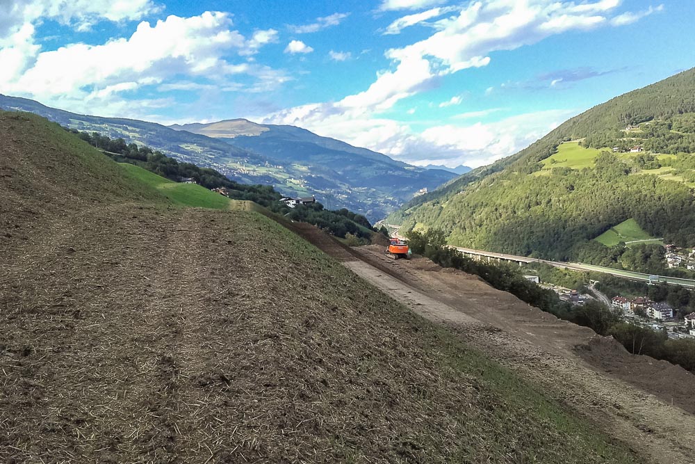 Tiefbau Hofer Baggerarbeiten Eisacktal Südtirol Planierung Gelände