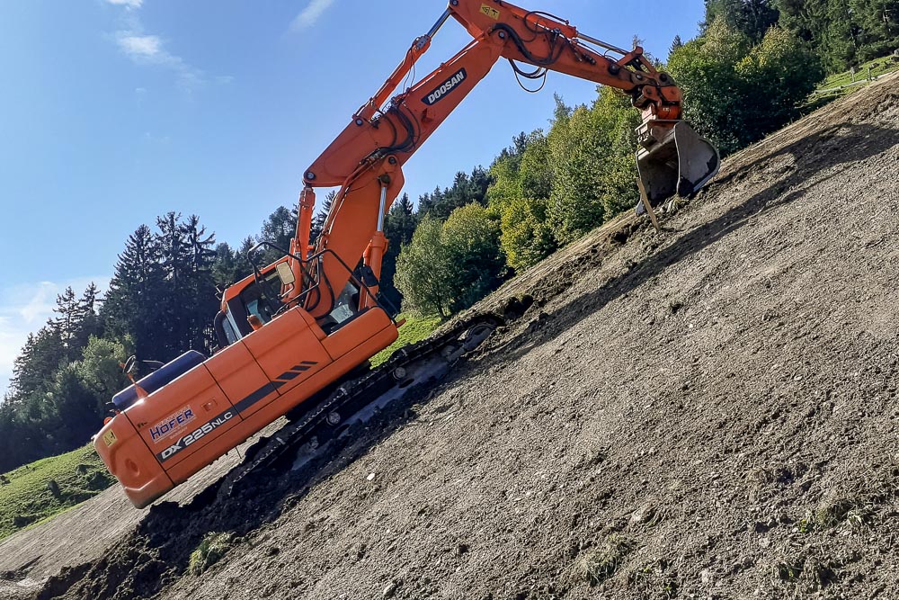 Tiefbau Hofer Baggerarbeiten Eisacktal Südtirol Planierung Gelände
