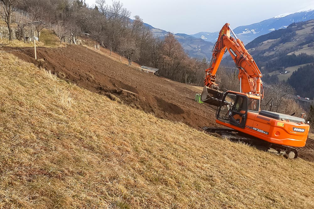 Tiefbau Hofer Baggerarbeiten Eisacktal Südtirol Planierung Gelände
