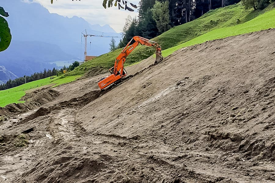 Tiefbau Hofer Baggerarbeiten Eisacktal Südtirol Planierung Gelände