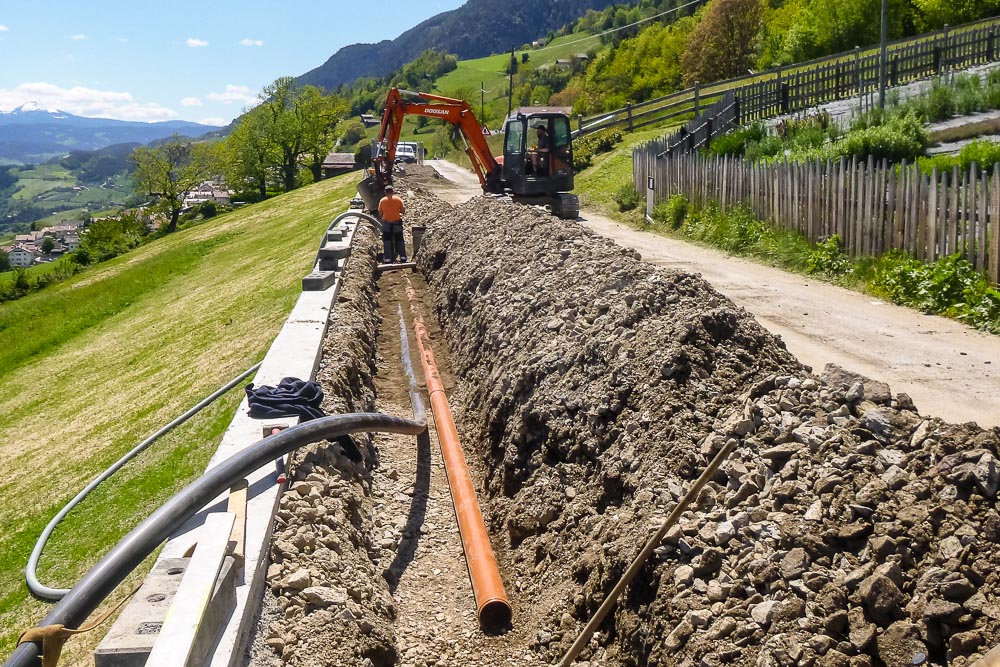 Tiefbau Hofer Baggerarbeiten Eisacktal Südtirol Rohrleitung