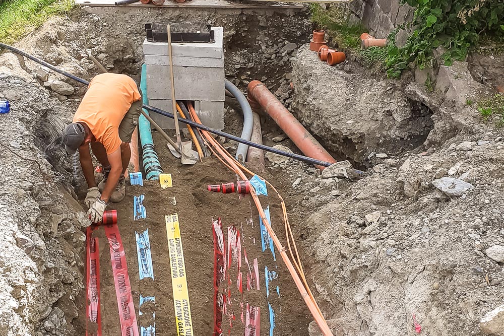 Tiefbau Hofer Baggerarbeiten Eisacktal Südtirol Rohrleitung