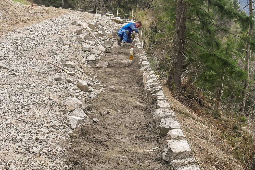 Tiefbau Hofer Baggerarbeiten Eisacktal Südtirol Wege Strassen Forststraße Zufahrten