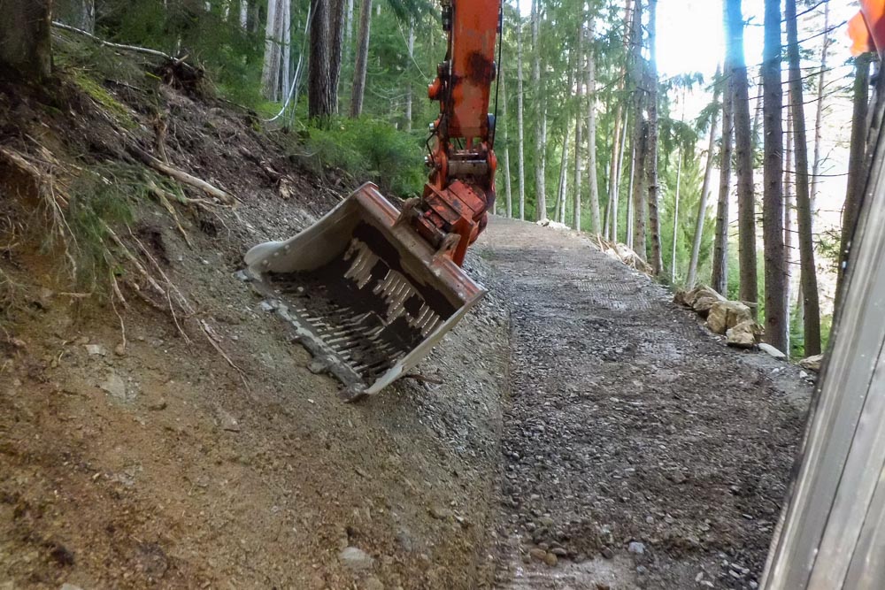 Tiefbau Hofer Baggerarbeiten Eisacktal Südtirol Wege Strassen Forststraße Zufahrten