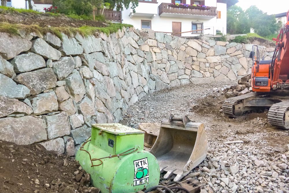 Tiefbau Hofer Baggerarbeiten Eisacktal Südtirol Wege Strassen Forststraße Zufahrten