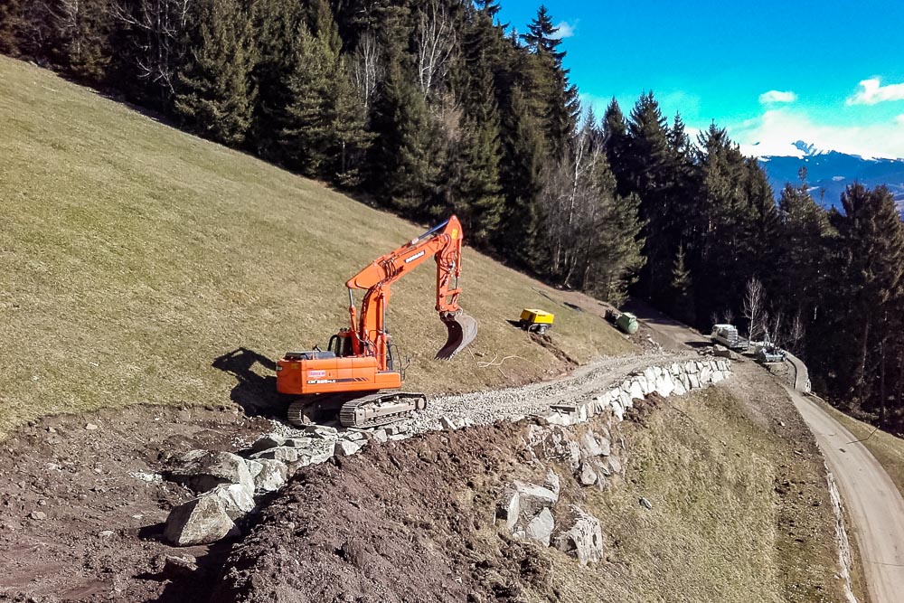 Tiefbau Hofer Baggerarbeiten Eisacktal Südtirol Wege Strassen Forststraße Zufahrten