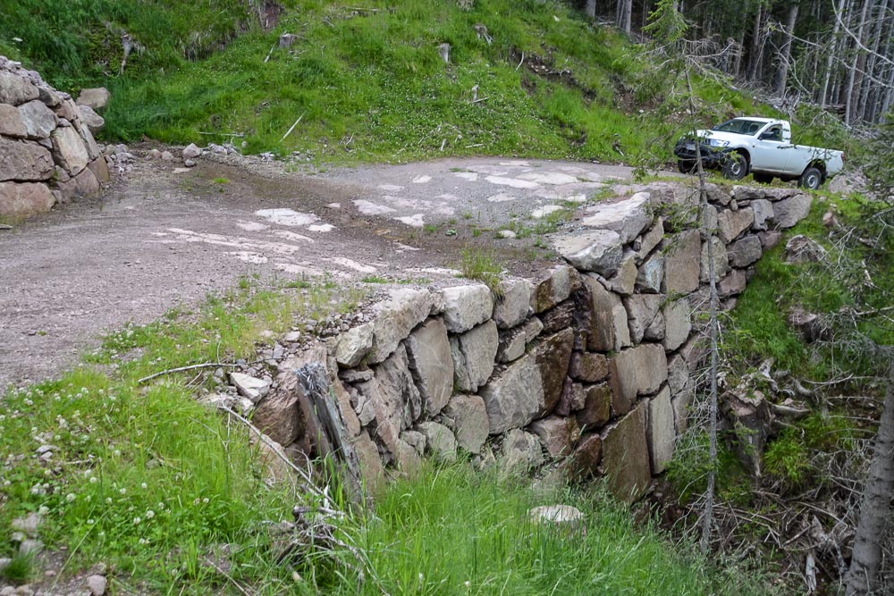 Tiefbau Hofer Baggerarbeiten Eisacktal Südtirol Zyklopen Steine Mauer